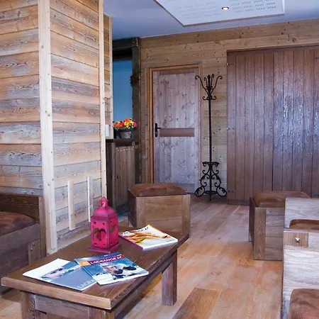 Hotel apartamentowy Lagrange Les De L'adet 3*